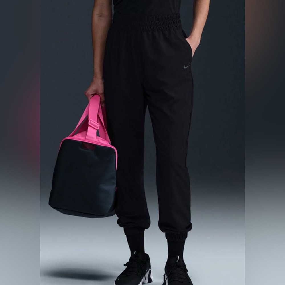Nike Women’s lightweight jogger pants Large NWT